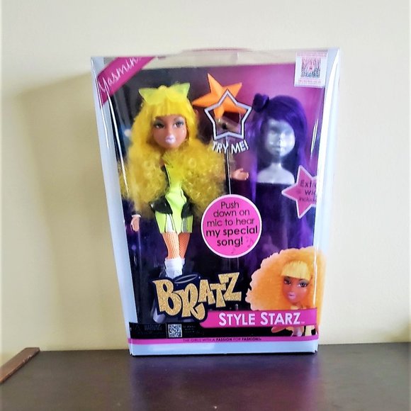 BRATZ STYLE STARZ YASMIN DOLL SINGS 2 WIGS NEW - Picture 4 of 5